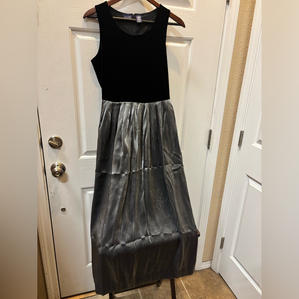HIllard & Hanson Elegant Pleated Black and Silver Dress 51” Long ; Chest 18”